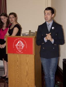 Project Runway's Viktor Luna spoke at HVCS' Dining Out for Life Westchester kick-off.